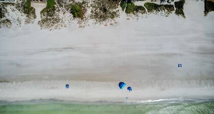 Beach Lovers’ Pick: Ground-Floor 3-Bedroom, Patio & Pets