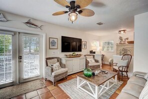 TV, fireplace - Beach Lovers’ Pick: Ground-Floor 3-Bedroom, Patio & Pets (Holmes Beach)