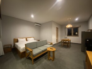 42-inch LED TV with satellite channels - Ethnic Studio Apartment Ubud (Ubud)