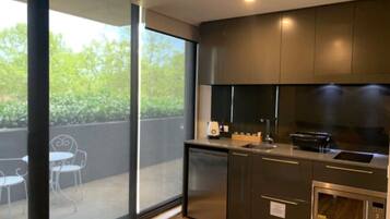 Refrigerador, microondas, horno y parrilla de estufa