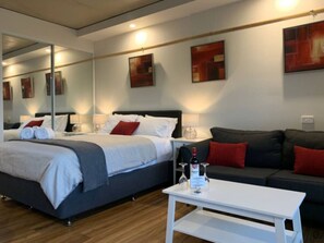 1 habitación, tabla de planchar con plancha, wifi gratis y ropa de cama