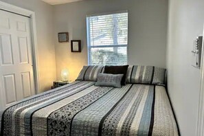 3 slaapkamers, een strijkplank/strijkijzer, wifi, beddengoed