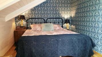 7 dormitoris, planxa i posts de planxar, un bressol de viatge i wifi