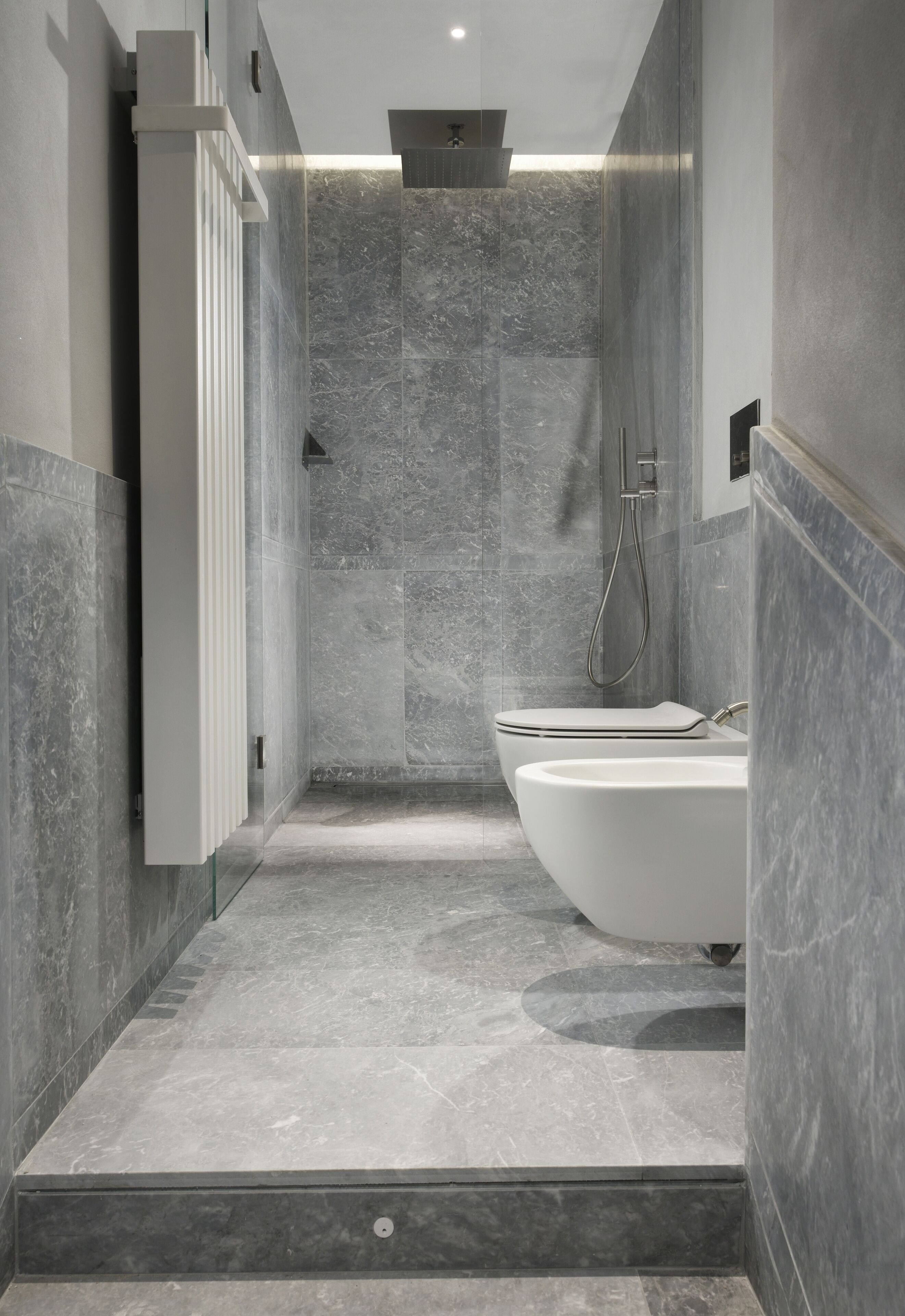 ห้องเอ็กเซกคิวทีฟ | ห้องน้ำ | ฝักบัว, เรนชาวเวอร์, ของใช้ในห้องน้ำฟรี, ไดร์เป่าผม