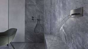 A modern bathroom with a shower, marble walls, and a glass partition. - The Bank Hotel - Etruria Collection (Perugia)