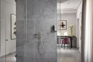Rom – classic | Dusj på badet