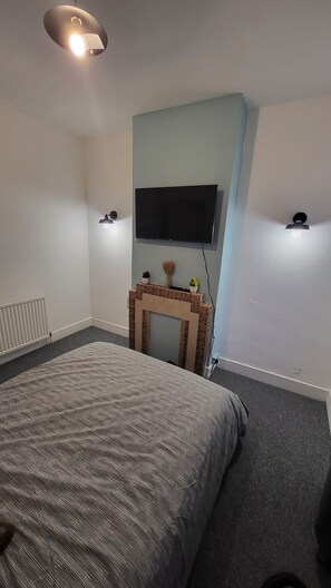 5 bedrooms, iron/ironing board, WiFi, bed sheets - Relaxed North London Property. Close to Central London and Wembley Stadium. (London)