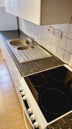 Private kitchen - Relaxed North London Property. Close to Central London and Wembley Stadium. (London)