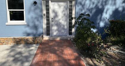 Beachtown home, near Jackie Robinson baseball Camp,hot tub, gameroom,more Pet ok