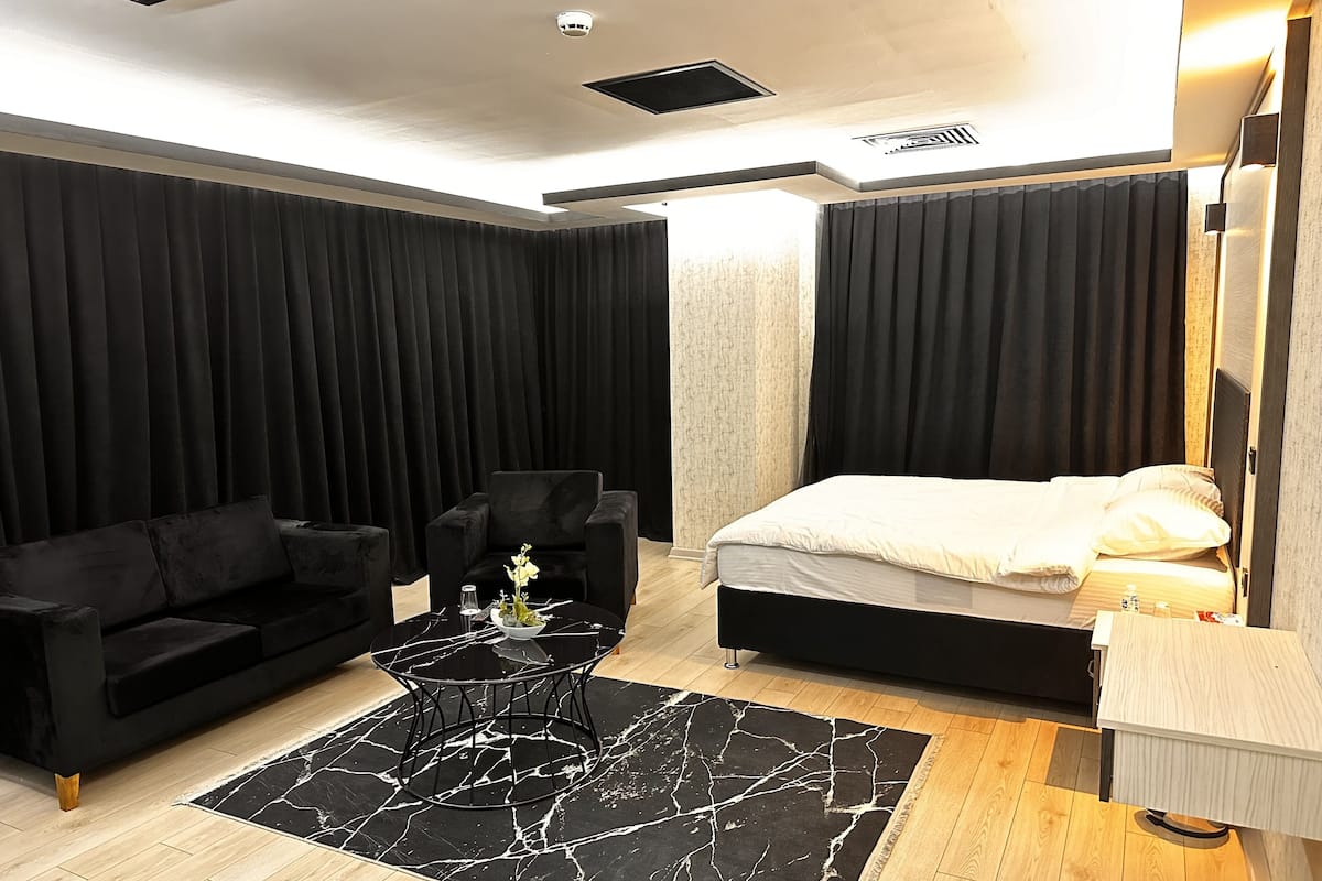 Standard-Doppelzimmer | 1 Schlafzimmer, individuell dekoriert, Schreibtisch