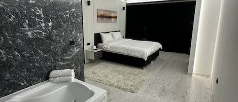 Royal Duplex | 1 bedroom, individually decorated, desk, laptop workspace