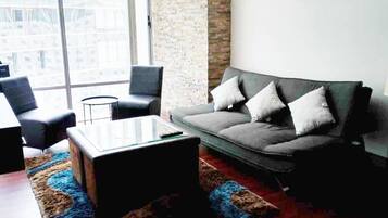 Departamento, 2 habitaciones, Terraza | Área de sala de estar | Libros