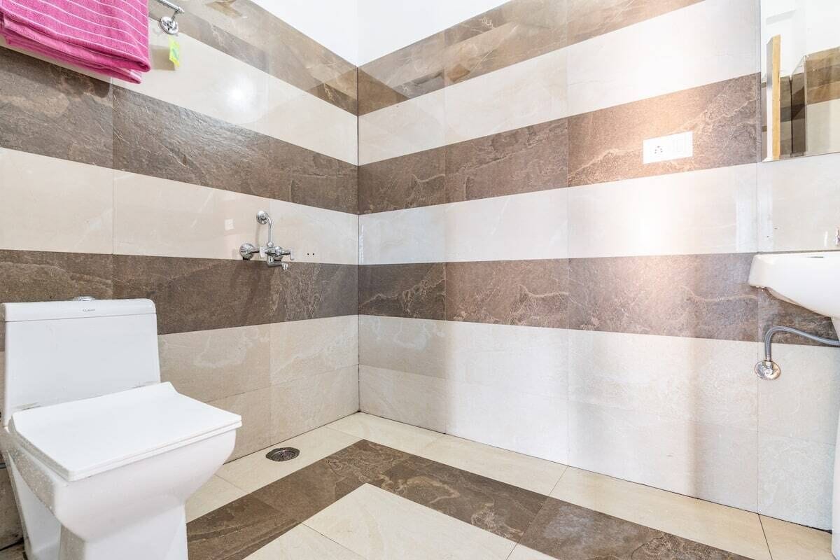 Standard Double Room, Mountain View | Bathroom | Slippers