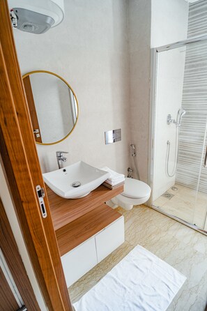 Toilet paper - cozzy appartment , 2 min to the train station 🚉. with swimming pool . (Casablanca)