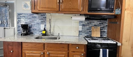 Fridge, microwave, stovetop, coffee/tea maker