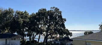 Cozy 2 bedroom water view retreat nestled in the heart of downtown Mount Dora.