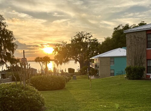 Cozy 2 bedroom water view retreat nestled in the heart of downtown Mount Dora. 