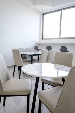 Dining - African-themed 2br w/gym/golf/tennis near Yaya ctr

 (Nairobi)