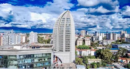 African-themed 2br w/gym/golf/tennis near Yaya ctr