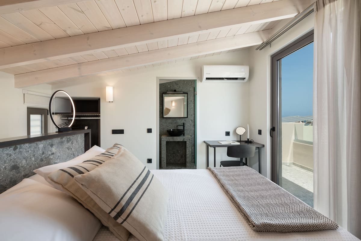 1 bedroom, in-room safe, desk, blackout curtains