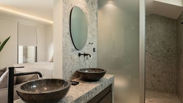 Deluxe Room, 1 King Bed | Bathroom | Slippers