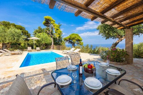 Villa Aloni - Three Bedroom Villa, Sleeps 6