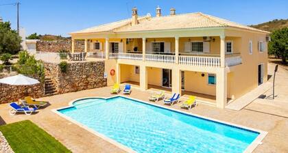 Villa Entrecolinas - Four Bedroom Villa, Sleeps 8