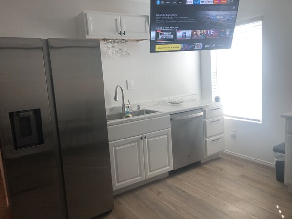 Fridge, microwave, oven, stovetop - 2-bedrooms with its own bathroom and kitchen.
(Princeton)