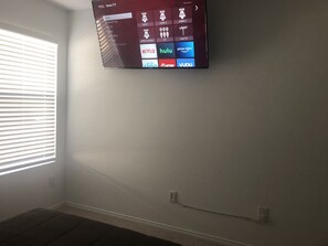 2 bedrooms, iron/ironing board, WiFi, bed sheets - 2-bedrooms with its own bathroom and kitchen.
(Princeton)