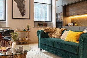 TV - Charlotte House Residence by COQOON (Manchester)