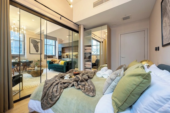 2 bedrooms, iron/ironing board, WiFi, bed sheets - Charlotte House Residence by COQOON (Manchester)