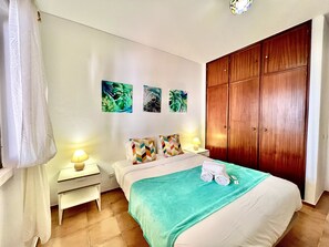 2 bedrooms, iron/ironing board, free WiFi - LAGOS OCEAN BAY WITH POOL by HOMING (Lagos)