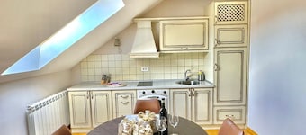 Green Hill Apartment