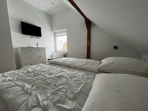 1 chambre, lit de bébé portatif, literie fournie