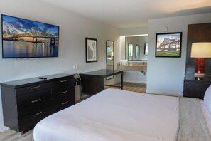 Premium bedding, Select Comfort beds, desk, laptop workspace - Boardwalk Suites Baton Rouge (Baton Rouge)