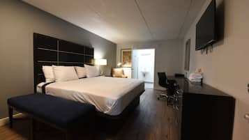 Economy Studio Suite | Premium bedding, Select Comfort beds, desk, laptop workspace