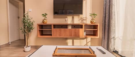 Appartement Signature | Aire de séjour | Téléviseur connecté de 40 po avec télévision numérique