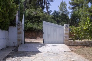 Property grounds - No2 Dimitra' s Country House in forest and sea (Nikiti)