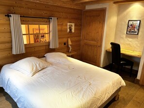4 bedrooms, WiFi, bed sheets - Rent superb chalet apartment facing Mont Blanc duplex 135m ² 8 pers (Chamonix-Mont-Blanc)