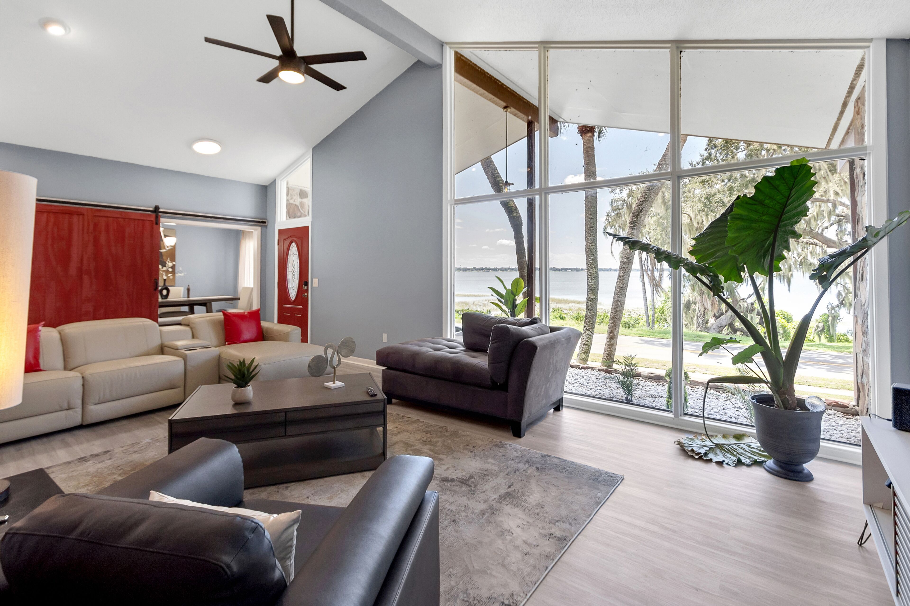 Lakeside Escape - Modern & Spacious - Ace Location