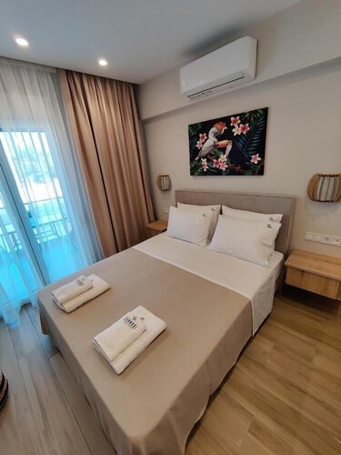 CONMARI LUXURY STUDIOS