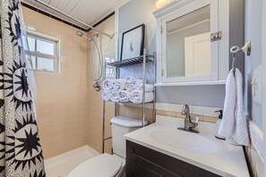 A bathroom with a shower, toilet, sink, and towel rack. - Cozy Golden home only one block from all the action, walk to everything! (Golden)