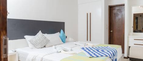 Deluxe Room | Blackout curtains, iron/ironing board, free WiFi