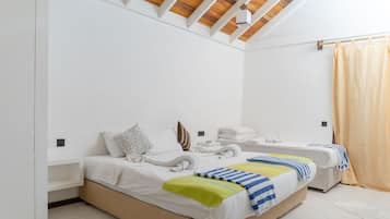 2 habitaciones, cortinas blackout y tabla de planchar con plancha