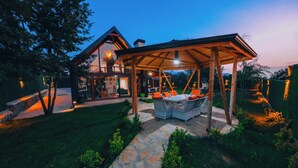 A modern house with a covered patio, stone pathway, and outdoor seating area. - Boz Bungalov (Sapanca)