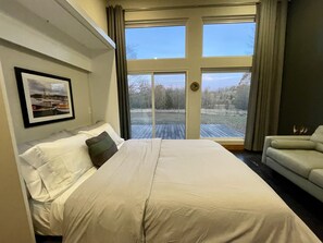 3 bedrooms, iron/ironing board, WiFi, bed sheets - Osolee Meadows 8 Secluded Acres On The Harpeth River + Hang-Out Cabin! (Charlotte)