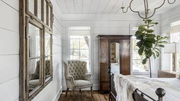 3 habitaciones, escritorio, tabla de planchar con plancha y wifi gratis