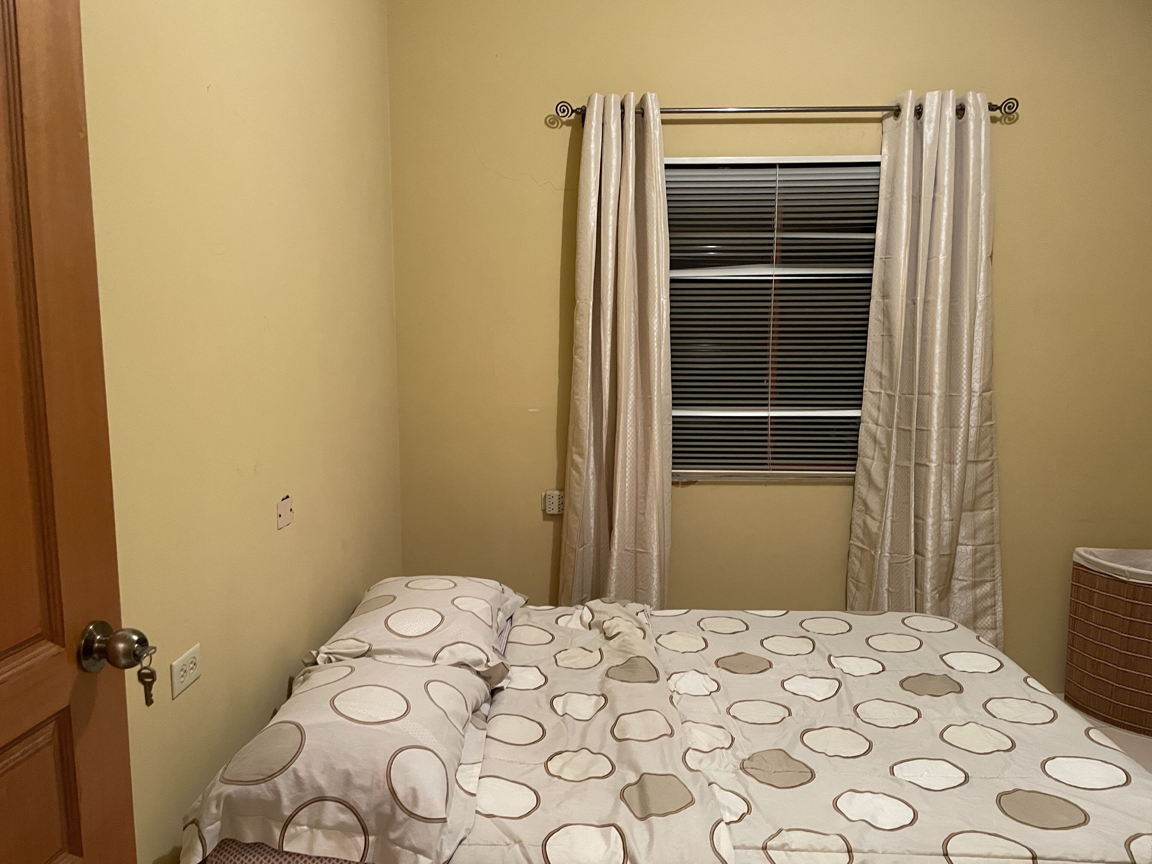 6 soverom, skrivebord, strykejern/-brett og wi-fi (inkludert)