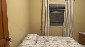 6 soverom, skrivebord, strykejern/-brett og wi-fi (inkludert)