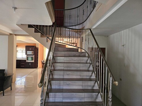 5★ Caribbean Villa in Palmiste, San Fernando, Trinidad — Spacious 6BR